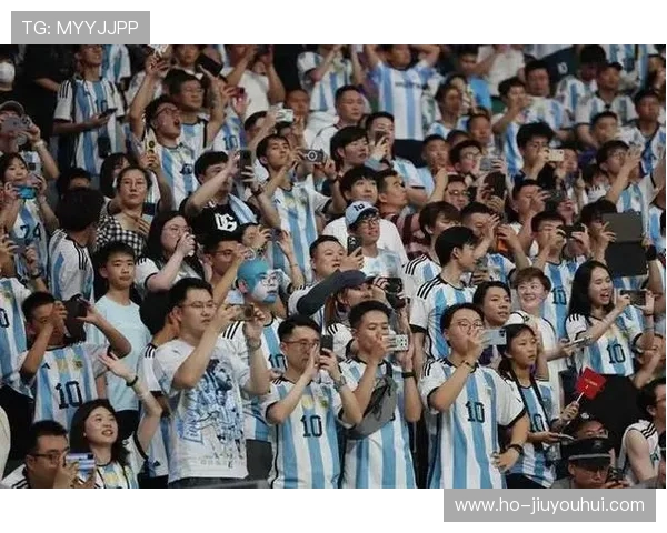 马德里足球宝贝熊是谁 盘点这位球迷偶像的精彩瞬间与背后故事